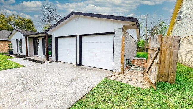 Building Photo - 403 Vance St