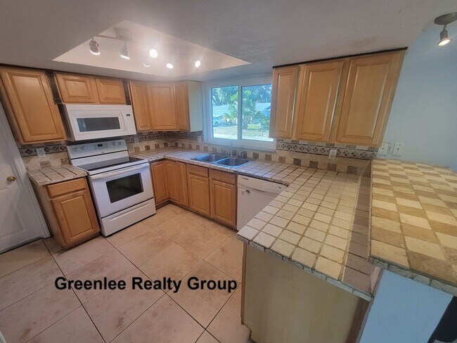 Building Photo - 7741 Treasure Pointe Dr