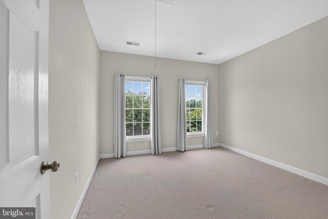 Building Photo - 30 Sharpstead Ln