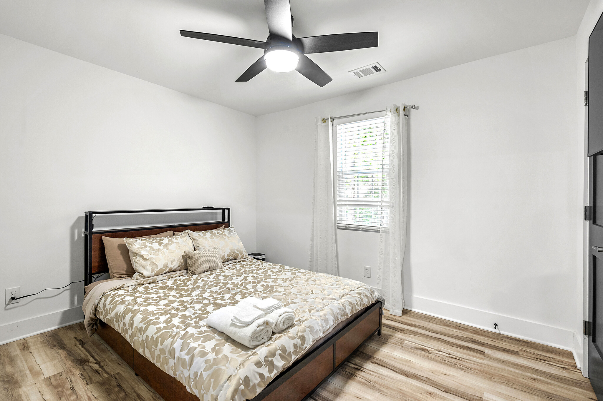 Queen Size Room (GH) - 2310 Tiger Flowers Dr NW