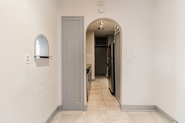 Building Photo - 2 Bed 1 Bath Duplex in NE OKC