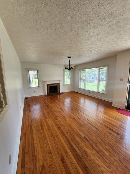 Building Photo - 145 Montgomery Ct