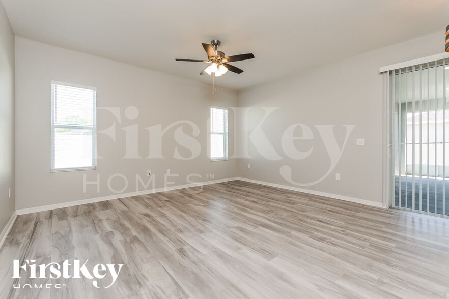 Building Photo - 533 Interlock St