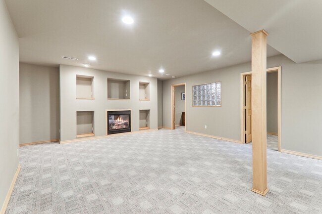 Building Photo - 9621 Shadow Wood Dr