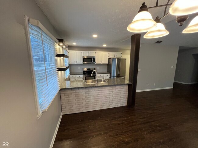 Building Photo - 627 San Carlos Dr