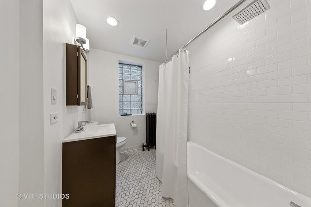 Building Photo - 556 W Roscoe St