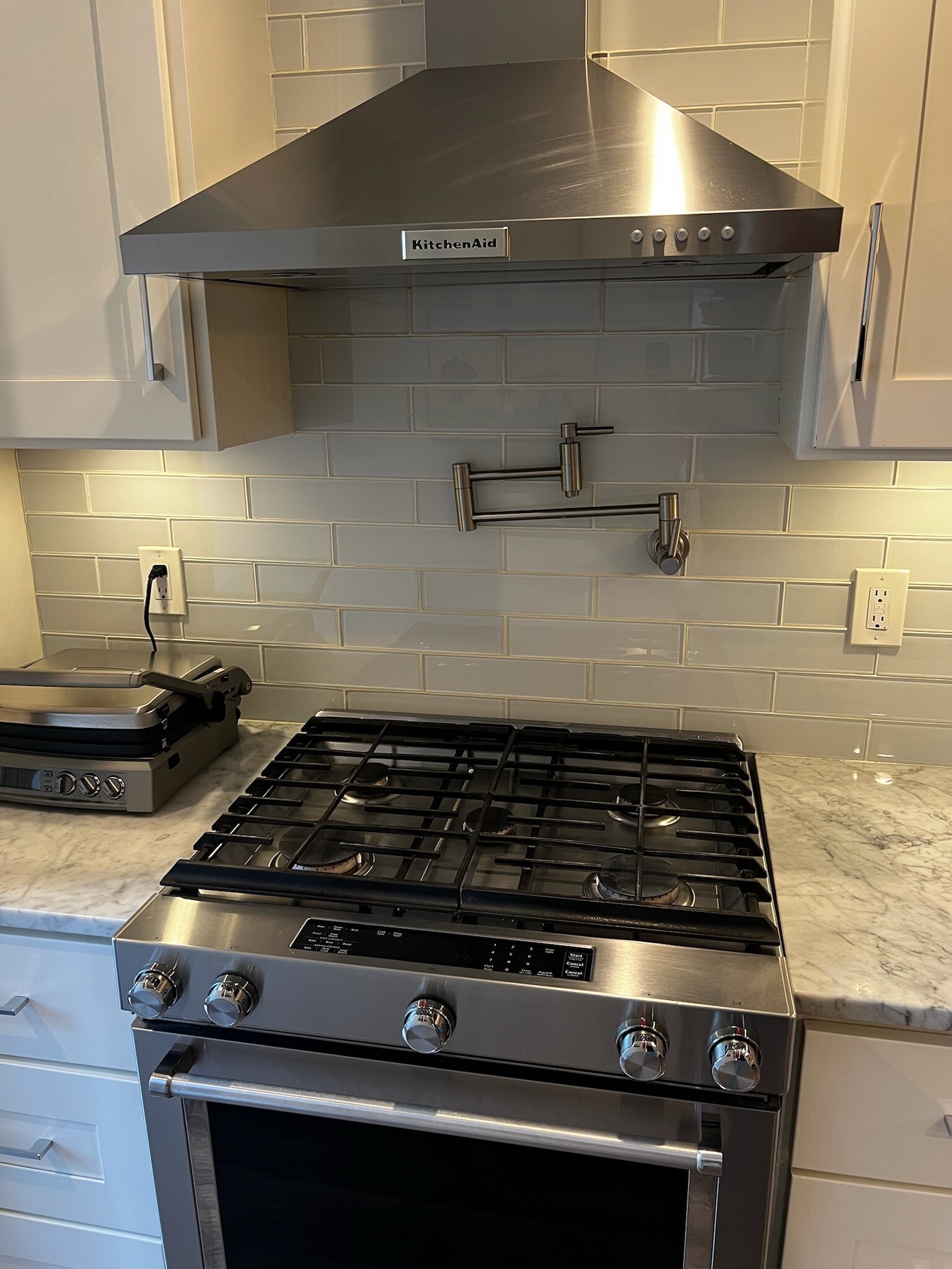 Kitchen - 435 Ridge St NW
