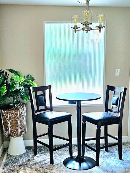Dining room - 18715 Hamilton St