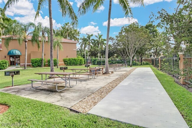 Building Photo - 1210 Wildwood Lakes Blvd