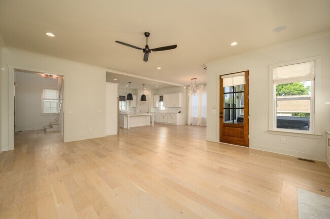 Building Photo - **LIKE-NEW, HIGH-END EXECUTIVE HOME WITH INCREDIBLE OUTDOOR ENTERTAINING IN IDEAL LOCATION**