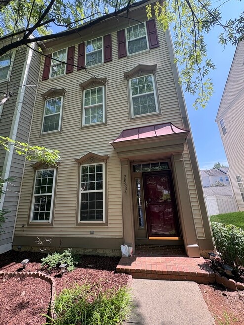 Building Photo - 20334 Bowfonds St