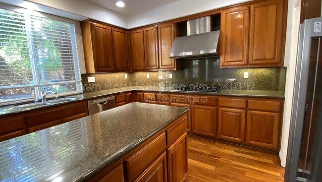 Building Photo - 1030 Eastlake Cir