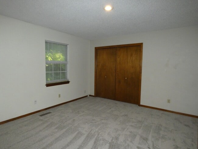 Building Photo - Beautiful Updated TownHome in Park Hill Sc...