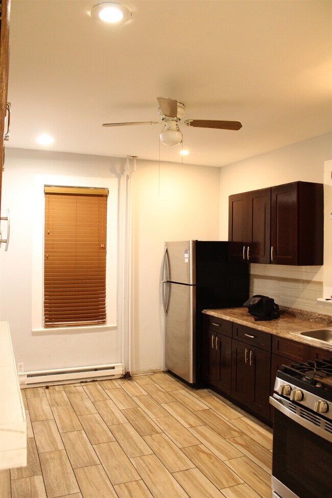 Building Photo - 224 Bayview Ave