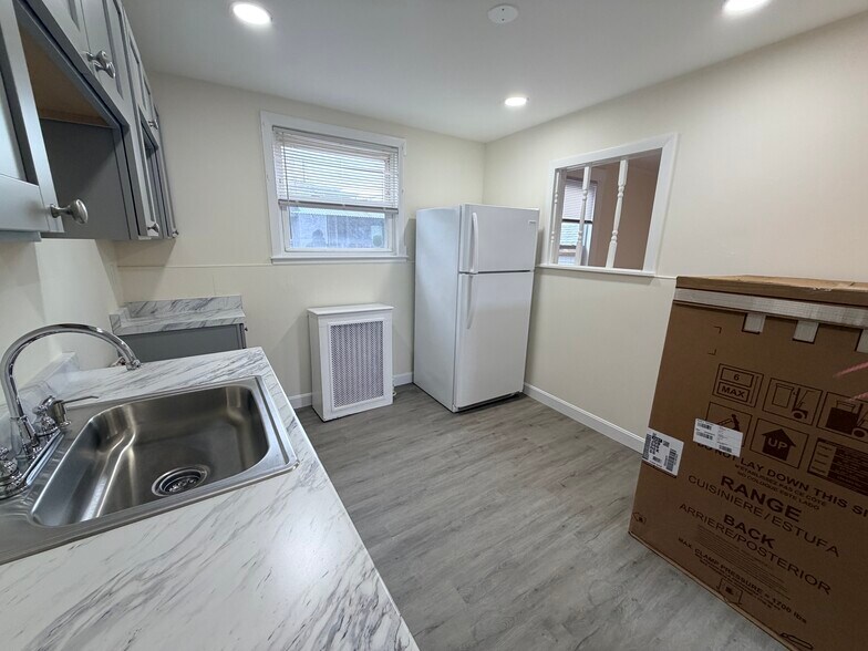 Building Photo - 543 Broadway