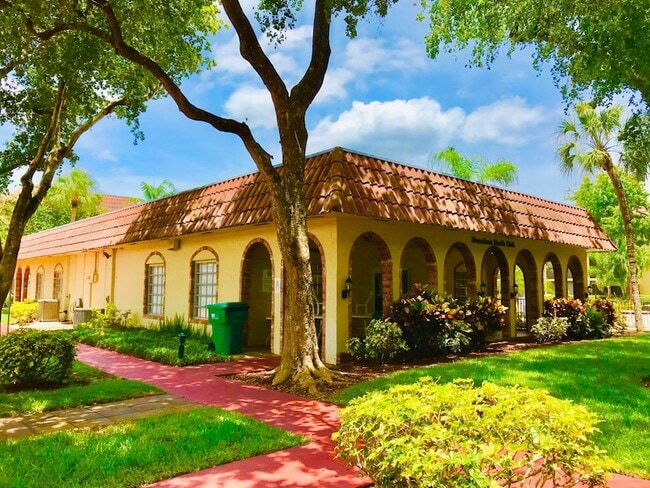 Building Photo - 257 S Cypress Rd