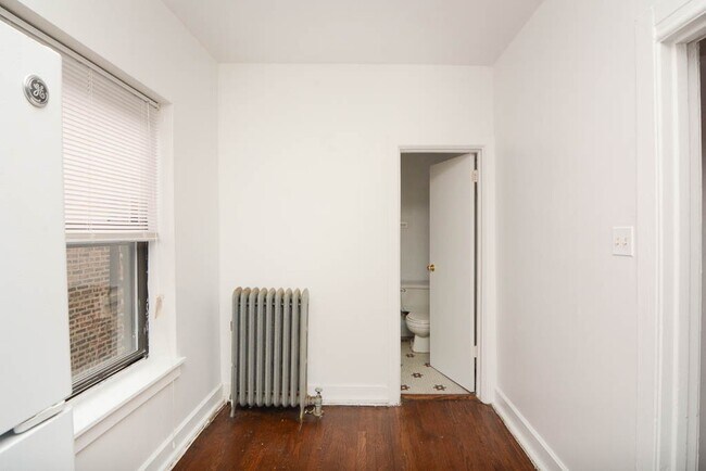 Building Photo - 931 W Sunnyside Ave