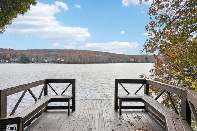 Building Photo - 197 Point Breeze Dr