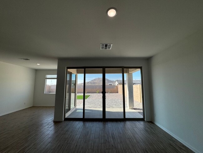 Building Photo - 3 bed 2.5 bath brand new home