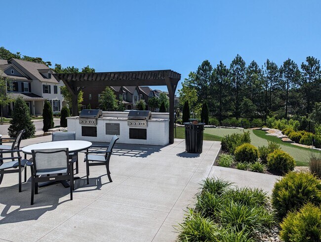 Building Photo - AVAILABLE NOW! 2-Bed/2-Bath Condo in Franklin
