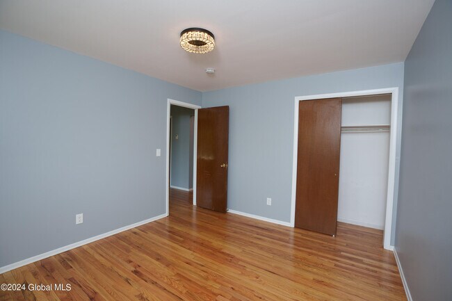 Building Photo - 35 McAlpin St