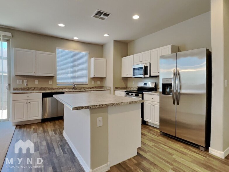 Building Photo - 5420 W Albeniz Pl