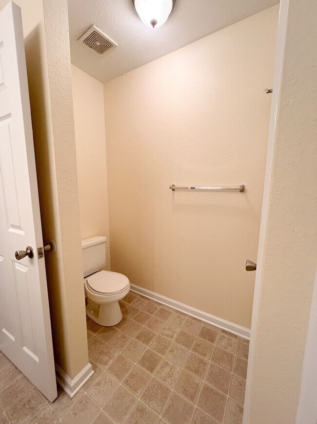 Building Photo - 528 Luxury Dr