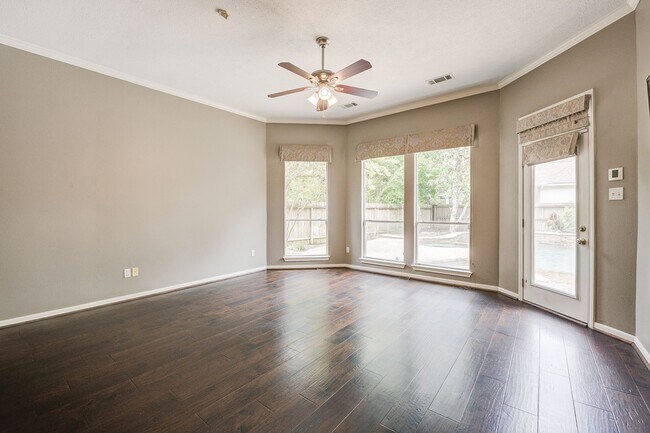 Building Photo - 11 E Wedgemere Cir