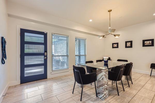 Building Photo - 2203 Doral Dr