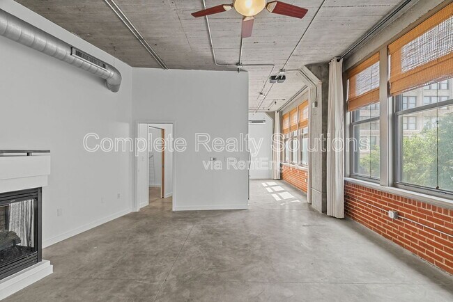 Building Photo - 1635 Washington Ave