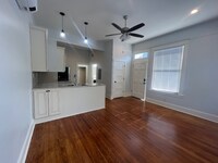 Building Photo - 514 E 8th St