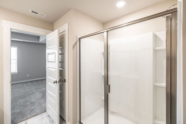 Building Photo - AVAILABLE NOW in Foxland Crossing