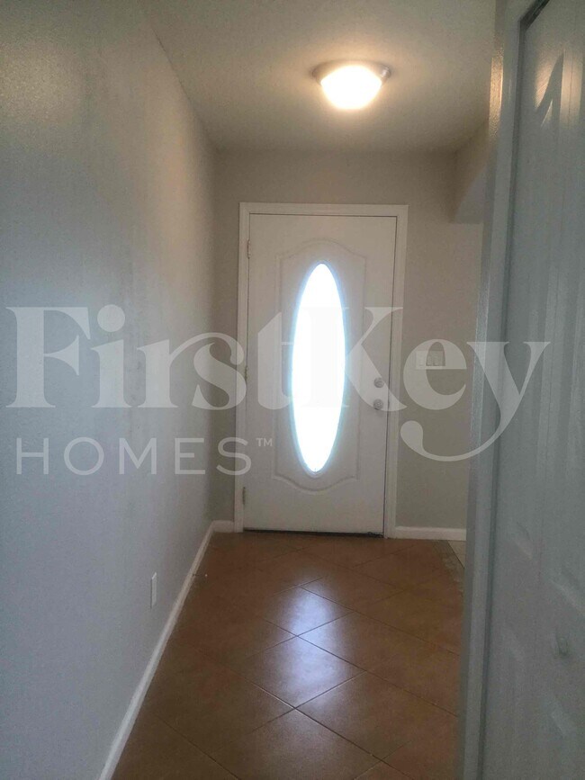 Building Photo - 662 SW Sandbar Terrace