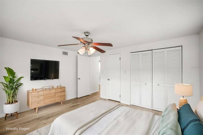 Building Photo - 2955 Bay View Dr