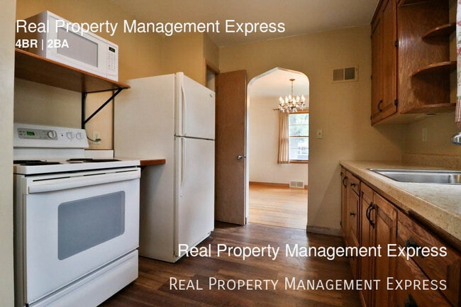 Building Photo - Beautiful 4 bedroom 2 bathroom single fami...