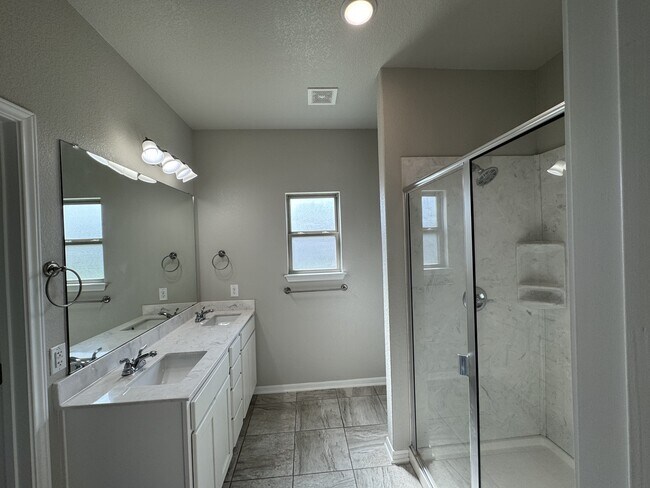 Building Photo - 7019 Tanglehead Dr