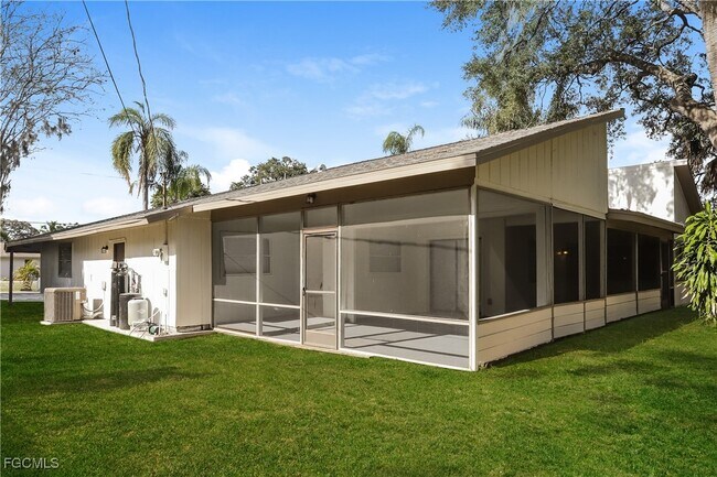 Building Photo - 1054 Mohegan Rd