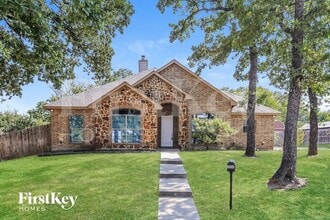 Building Photo - 304 Cobb Dr