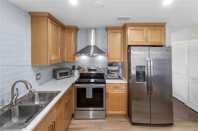 Building Photo - 10931 SW 10th Pl