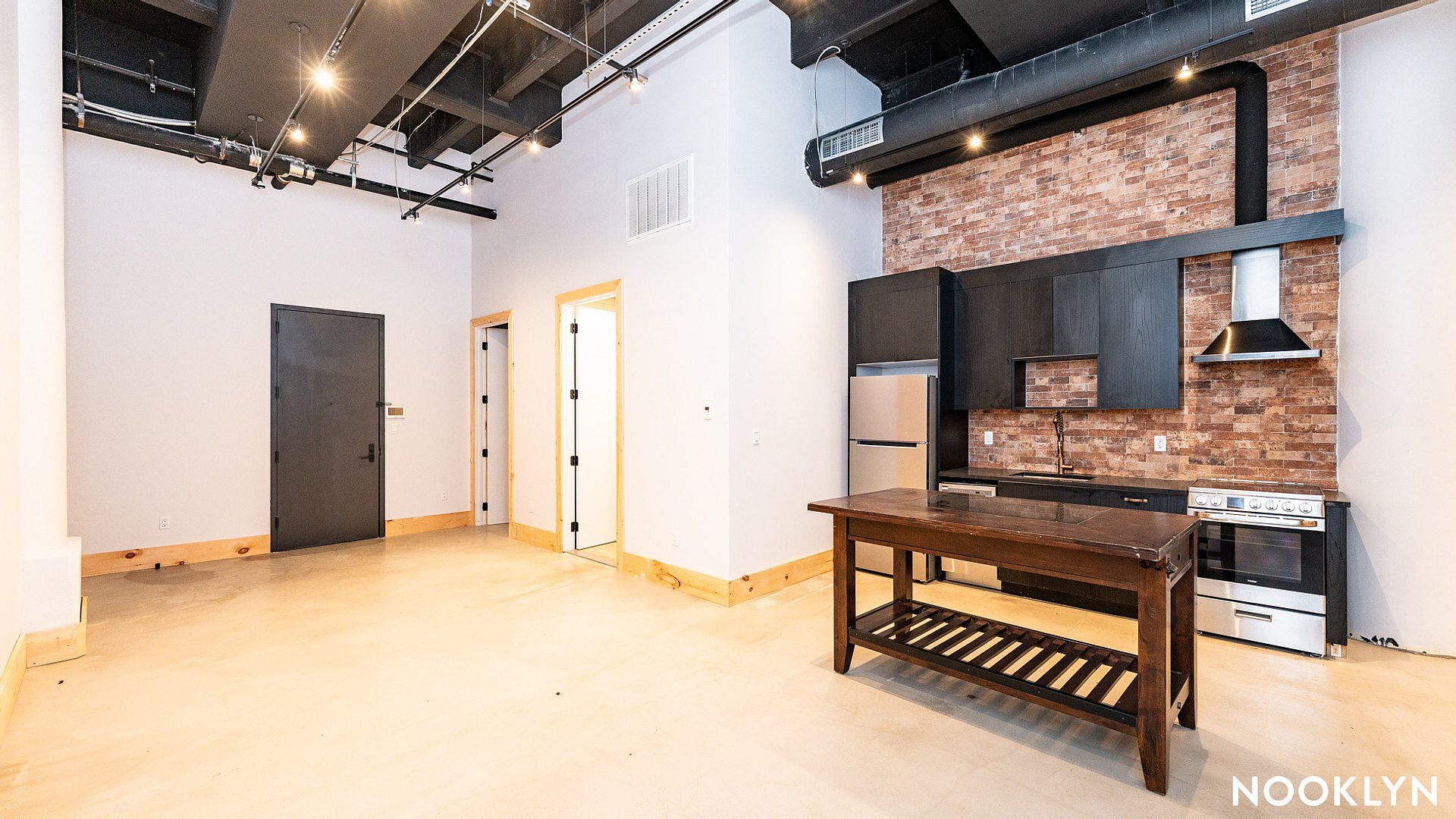 Building Photo - 255 18th St