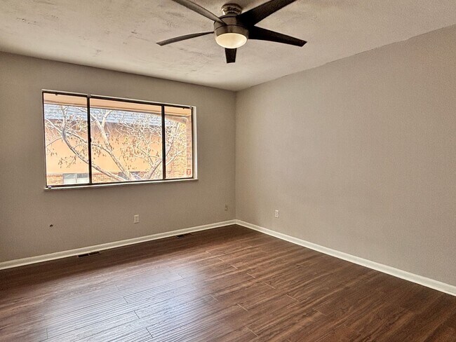 Building Photo - Large, Lovely 2BD/1.5BA Townhouse-Style Condo — Steps from Highline Canal!