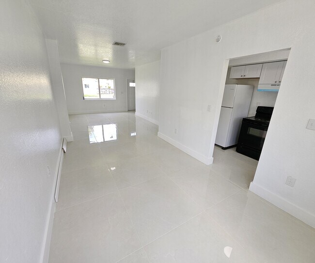 Building Photo - 450 NW 84th St