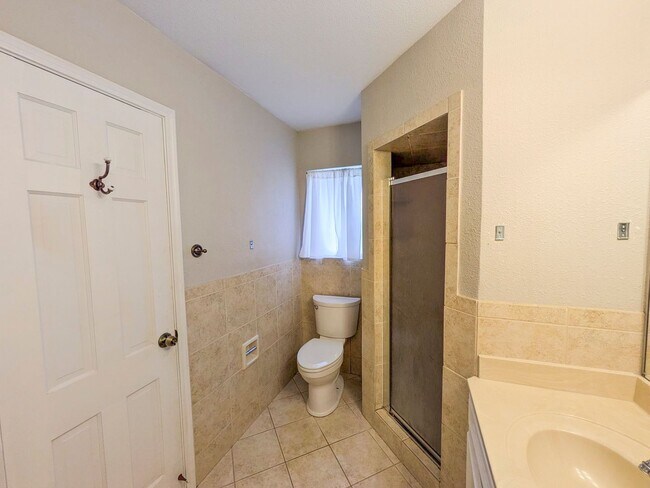 Building Photo - 6510 Daisy Dr