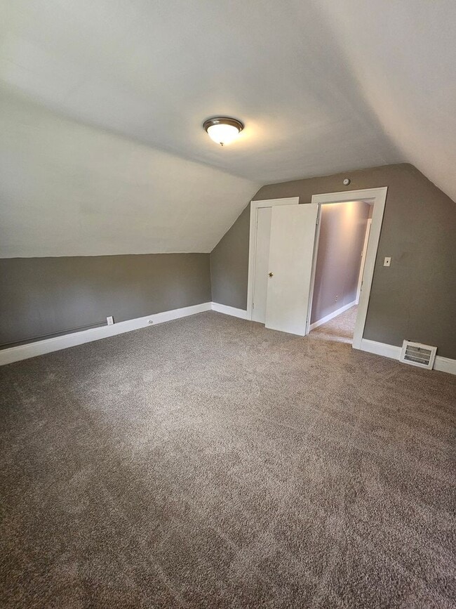 Building Photo - Freshly Updated 3 Bedroom Home in Slavic Village