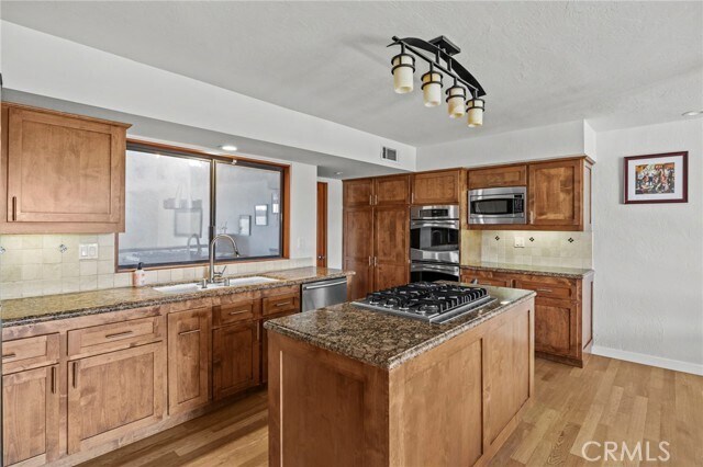 Building Photo - 4 Woodhaven Dr