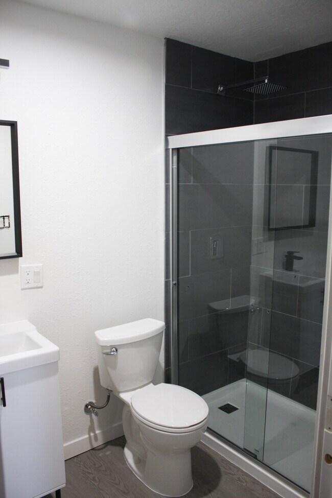 Building Photo - 1125 Tamerack Ave