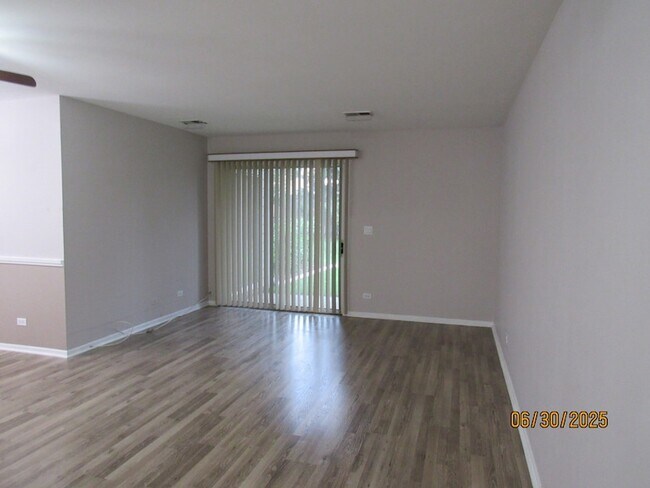 Building Photo - 352 Pembroke Ct