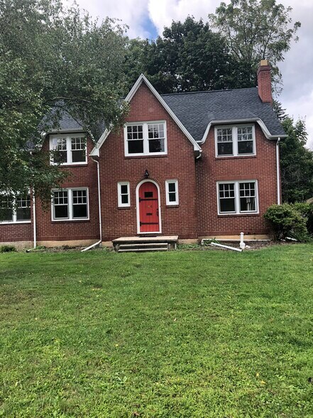 Building Photo - 245 E Hamilton Ave