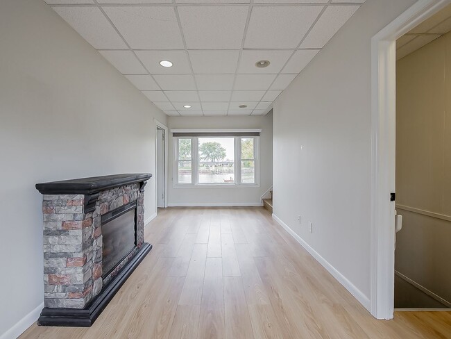 Building Photo - AVAILABLE NOW! Beautiful 3-Bedroom Waterfr...