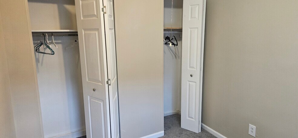 Building Photo - 225 Bay Ave